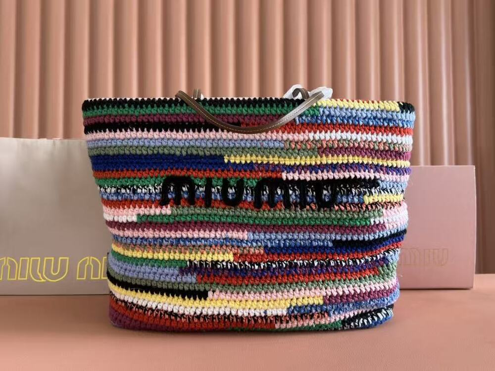 ✨MIUMIU rainbow color woven shoulder bag